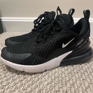 Nike Air Max 270 size youth 6
